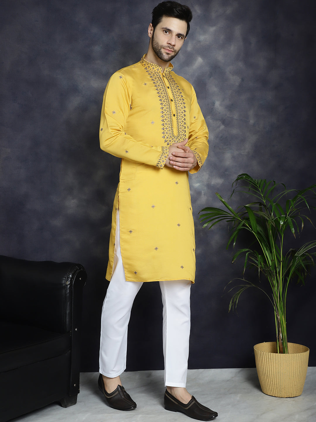 Men's Sequins Embroidered Kurta With Pyjama - Taantav