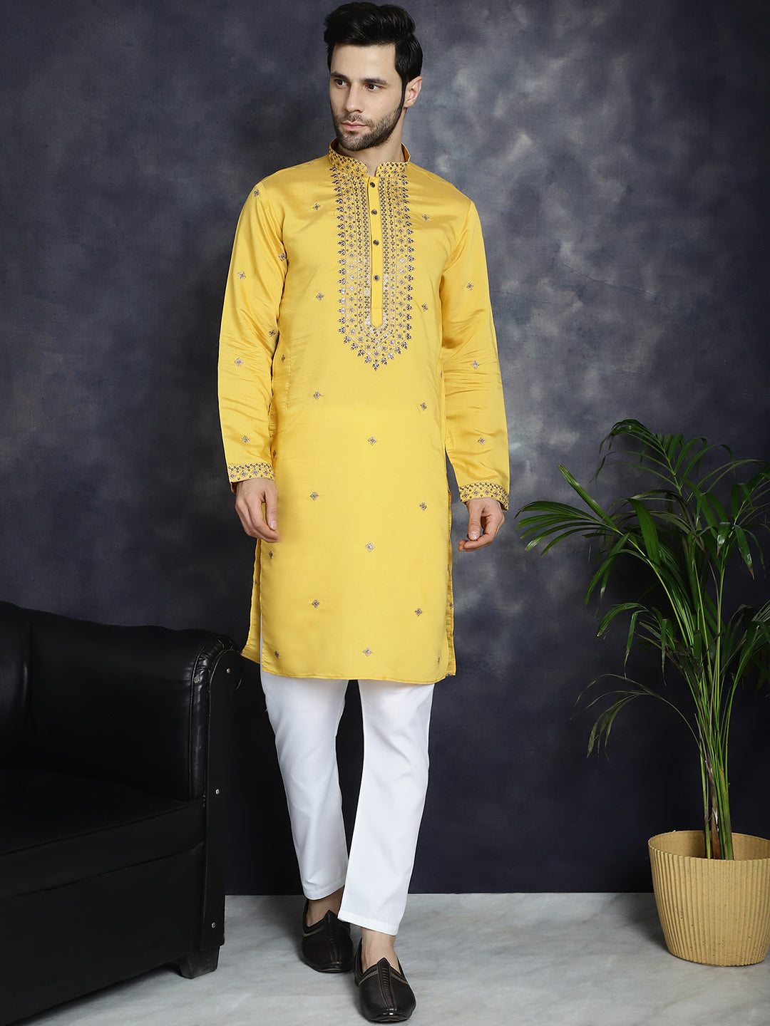 Men's Sequins Embroidered Kurta With Pyjama - Taantav