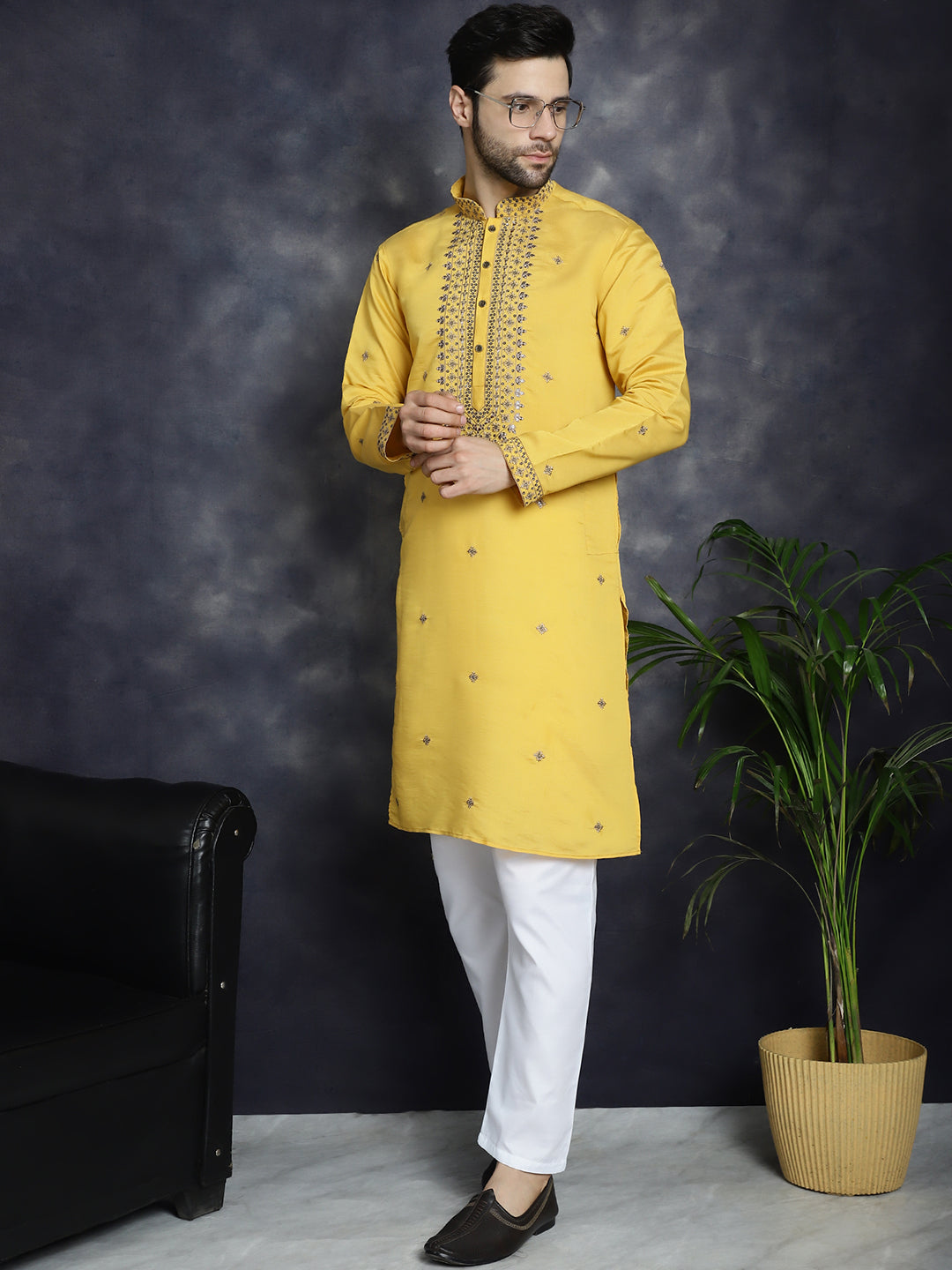 Men's Sequins Embroidered Kurta With Pyjama - Taantav