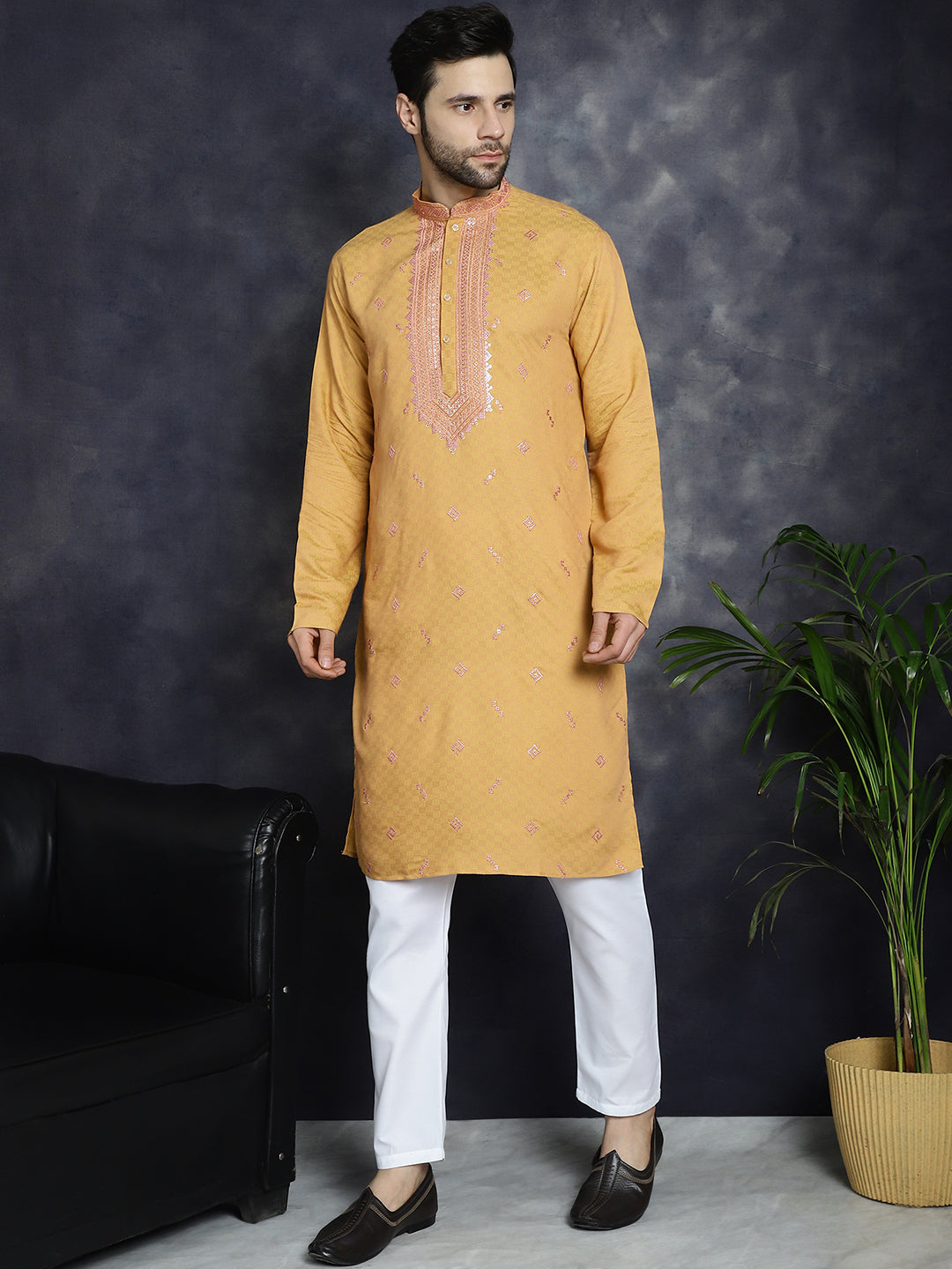 Men's Sequins Embroidered Kurta With Pyjama - Taantav