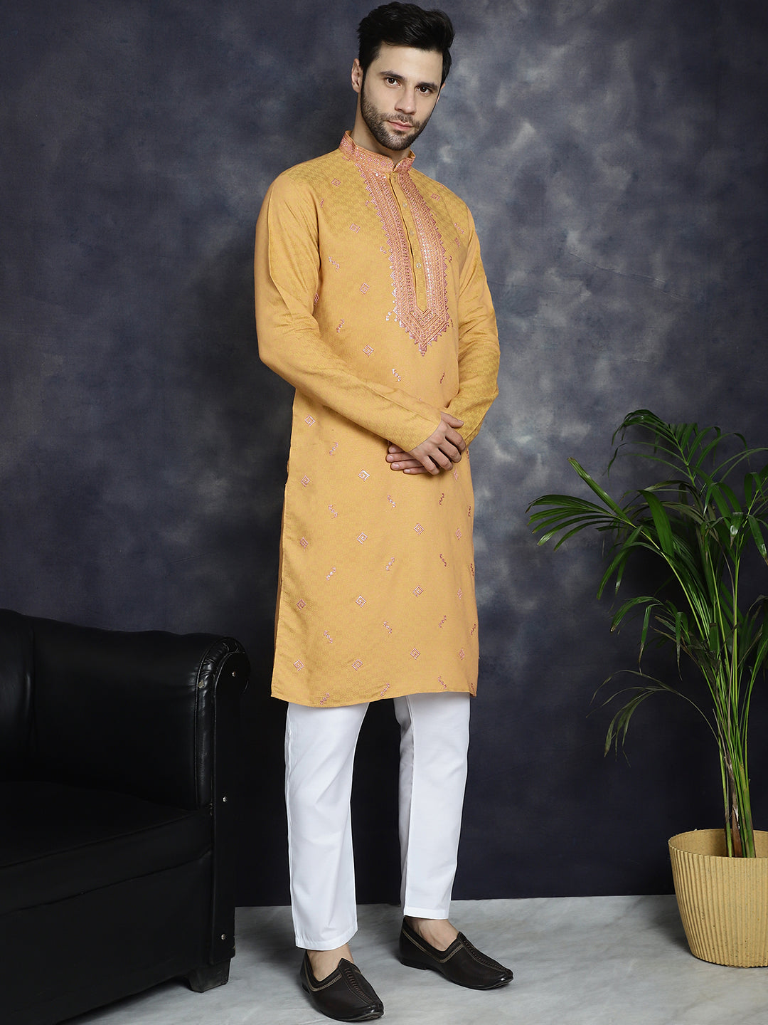 Men's Sequins Embroidered Kurta With Pyjama - Taantav