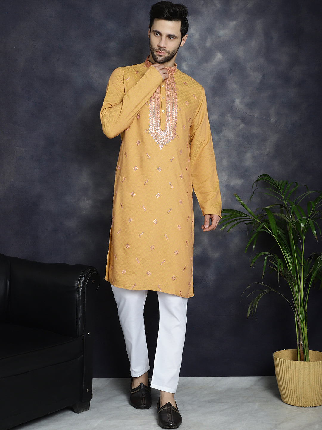 Men's Sequins Embroidered Kurta With Pyjama - Taantav