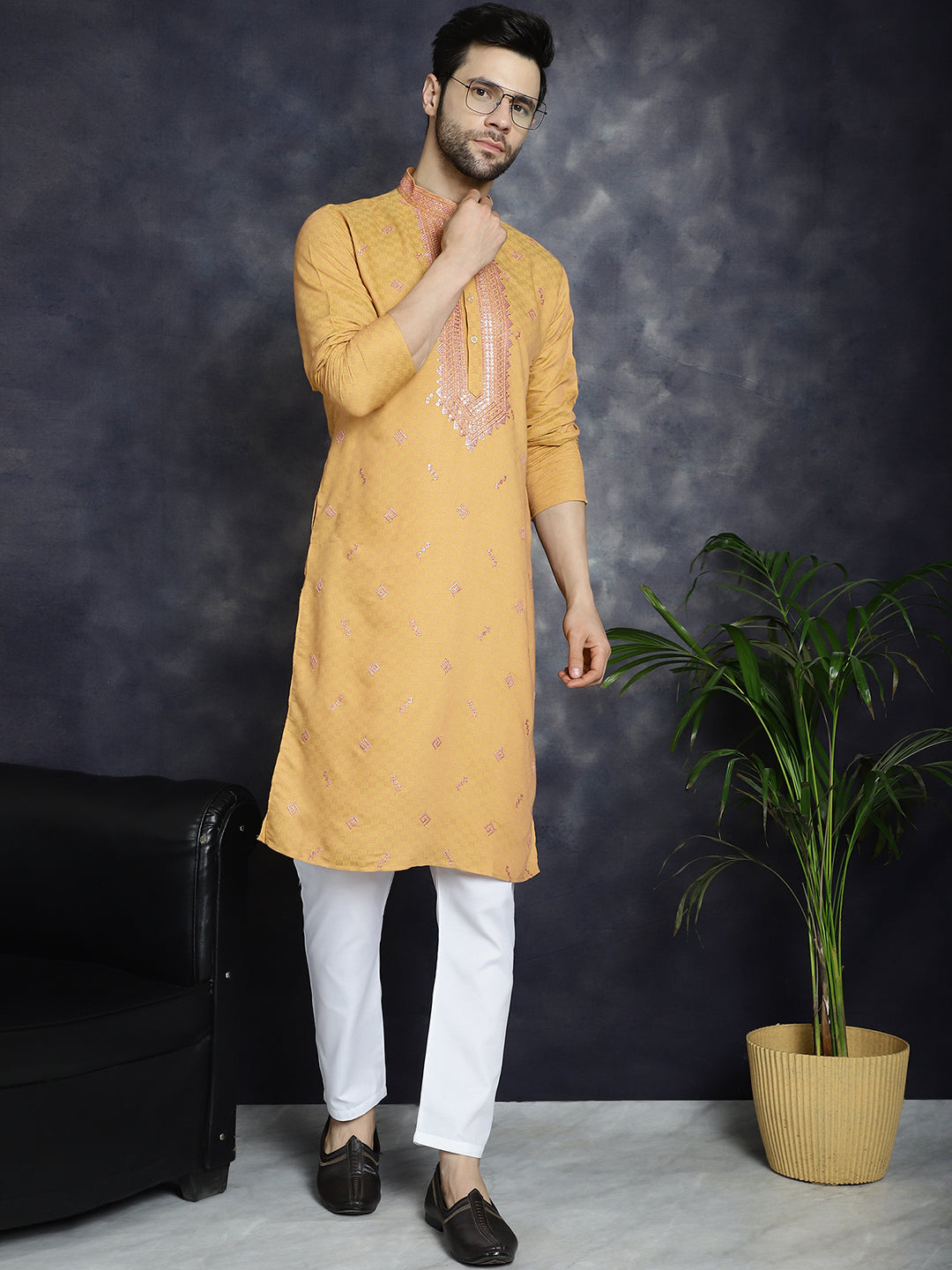 Men's Sequins Embroidered Kurta With Pyjama - Taantav