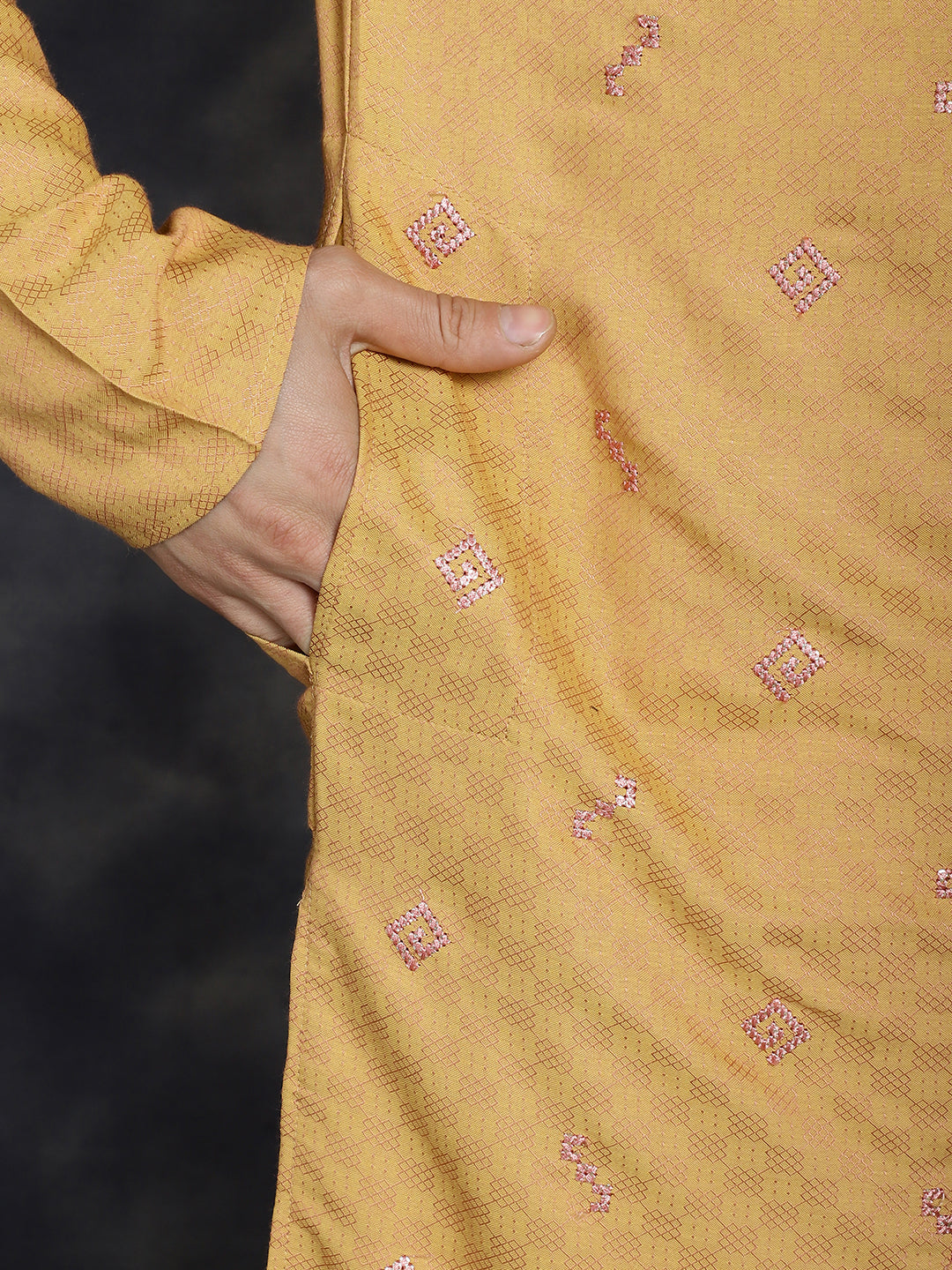 Men's Sequins Embroidered Kurta With Pyjama - Taantav