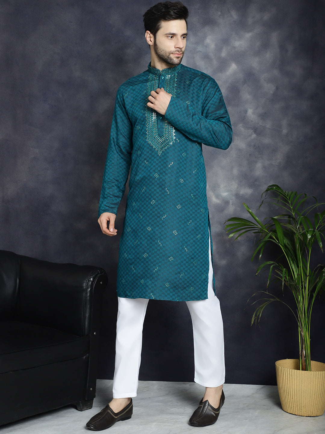 Men's Sequins Embroidered Kurta With Pyjama - Taantav