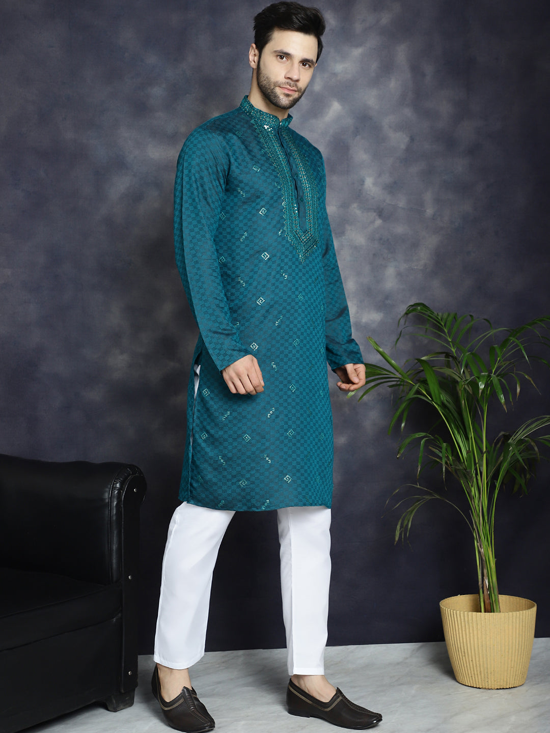 Men's Sequins Embroidered Kurta With Pyjama - Taantav