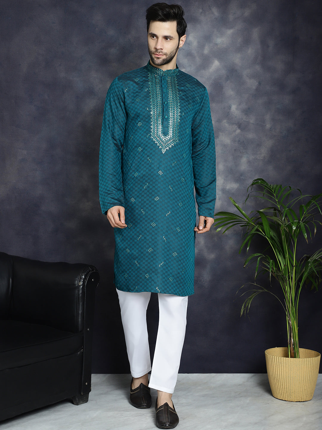 Men's Sequins Embroidered Kurta With Pyjama - Taantav