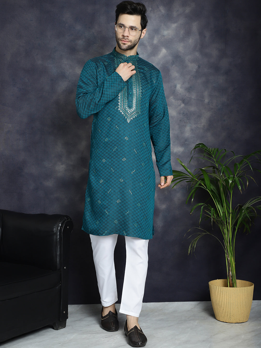 Men's Sequins Embroidered Kurta With Pyjama - Taantav