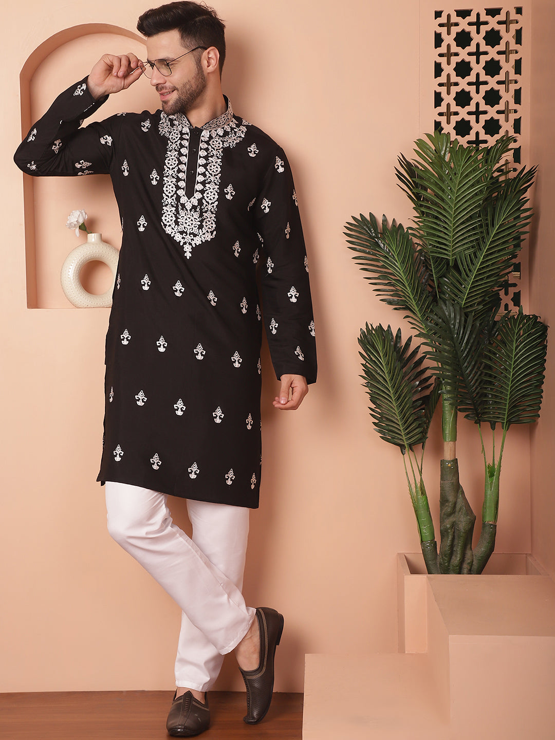 Men's Black Chikankari Embroidered Kurta With Pyjama - Taantav