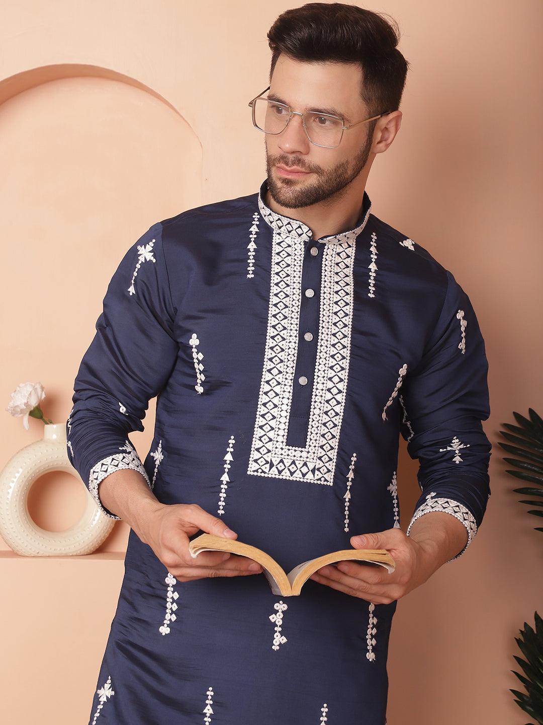 Men's Collar Chikankari Embroidered Kurta With Pyjama - Taantav