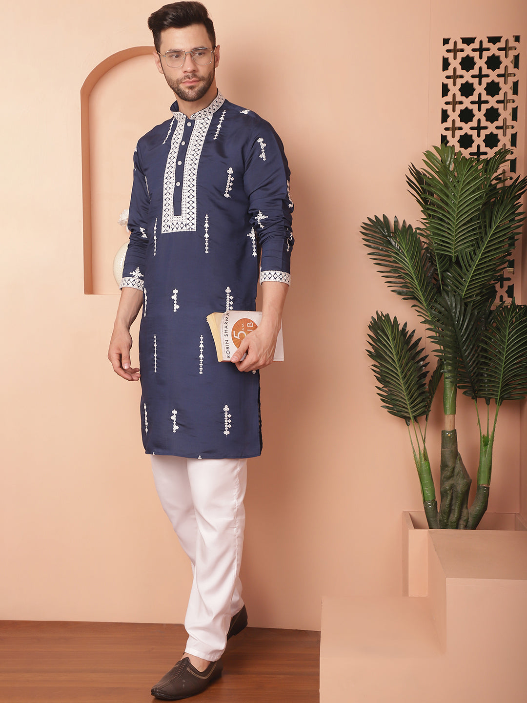 Men's Collar Chikankari Embroidered Kurta With Pyjama - Taantav