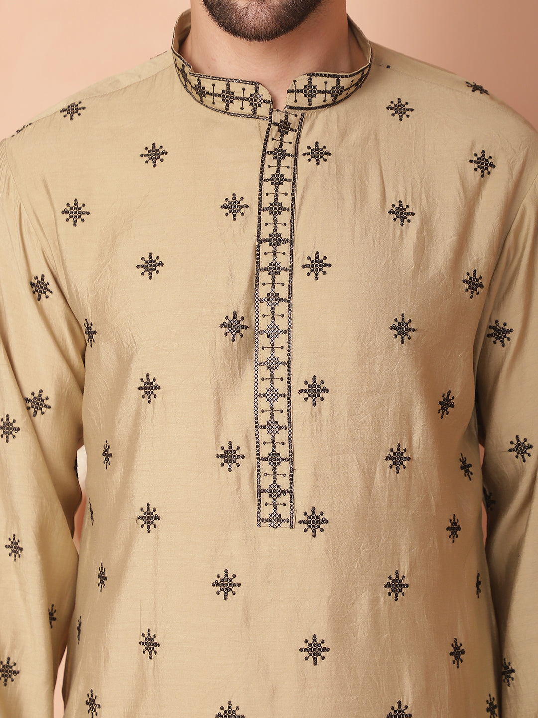 Men's Collar Chikankari Embroidered Kurta With Pyjama - Taantav