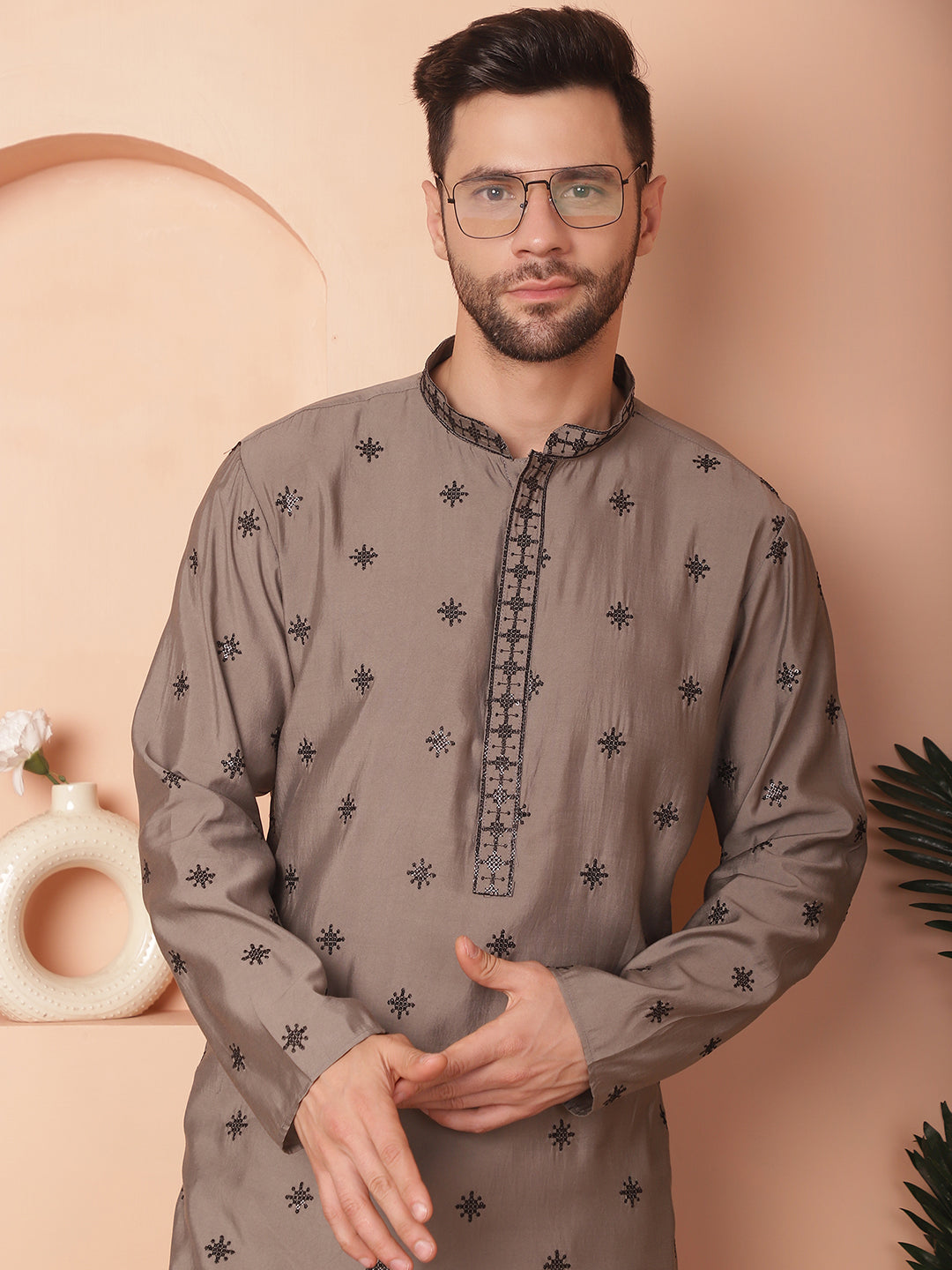 Men's Collar Chikankari Embroidered Kurta With Pyjama - Taantav