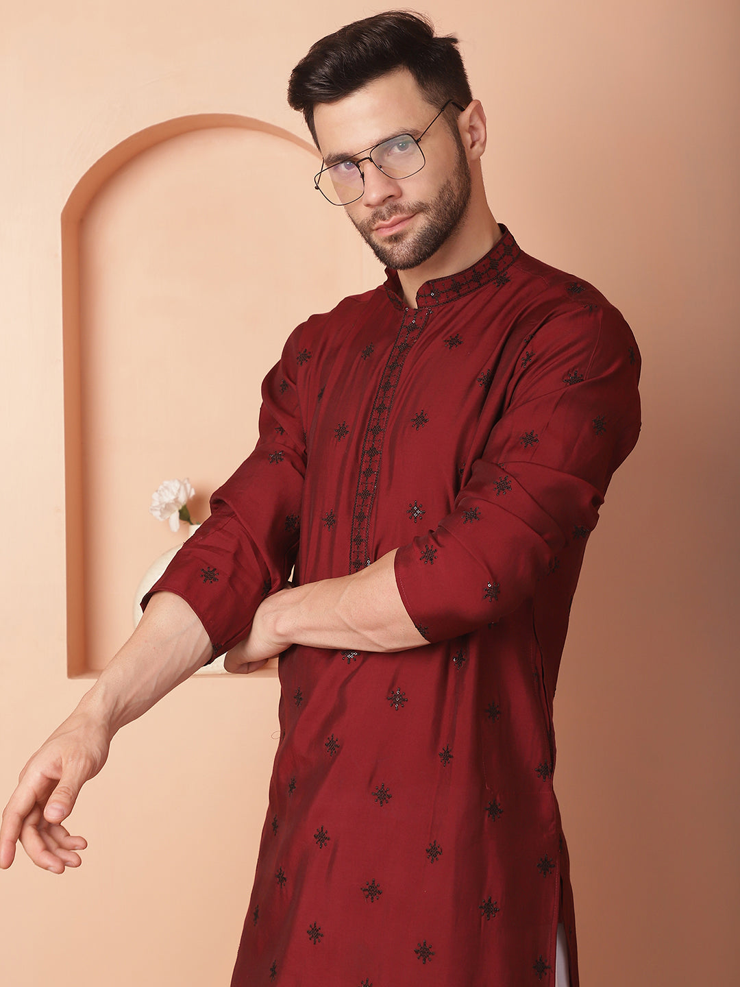 Men's Collar Chikankari Embroidered Kurta With Pyjama - Taantav