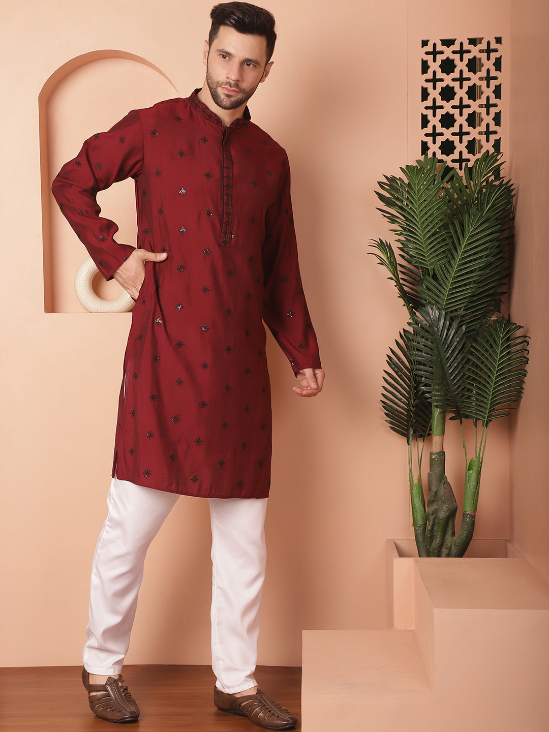 Men's Collar Chikankari Embroidered Kurta With Pyjama - Taantav