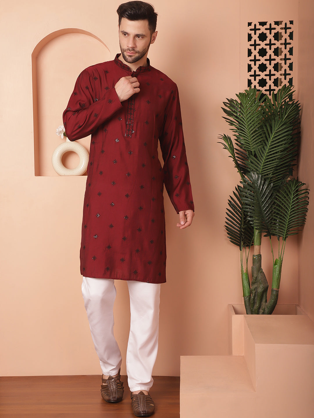 Men's Collar Chikankari Embroidered Kurta With Pyjama - Taantav