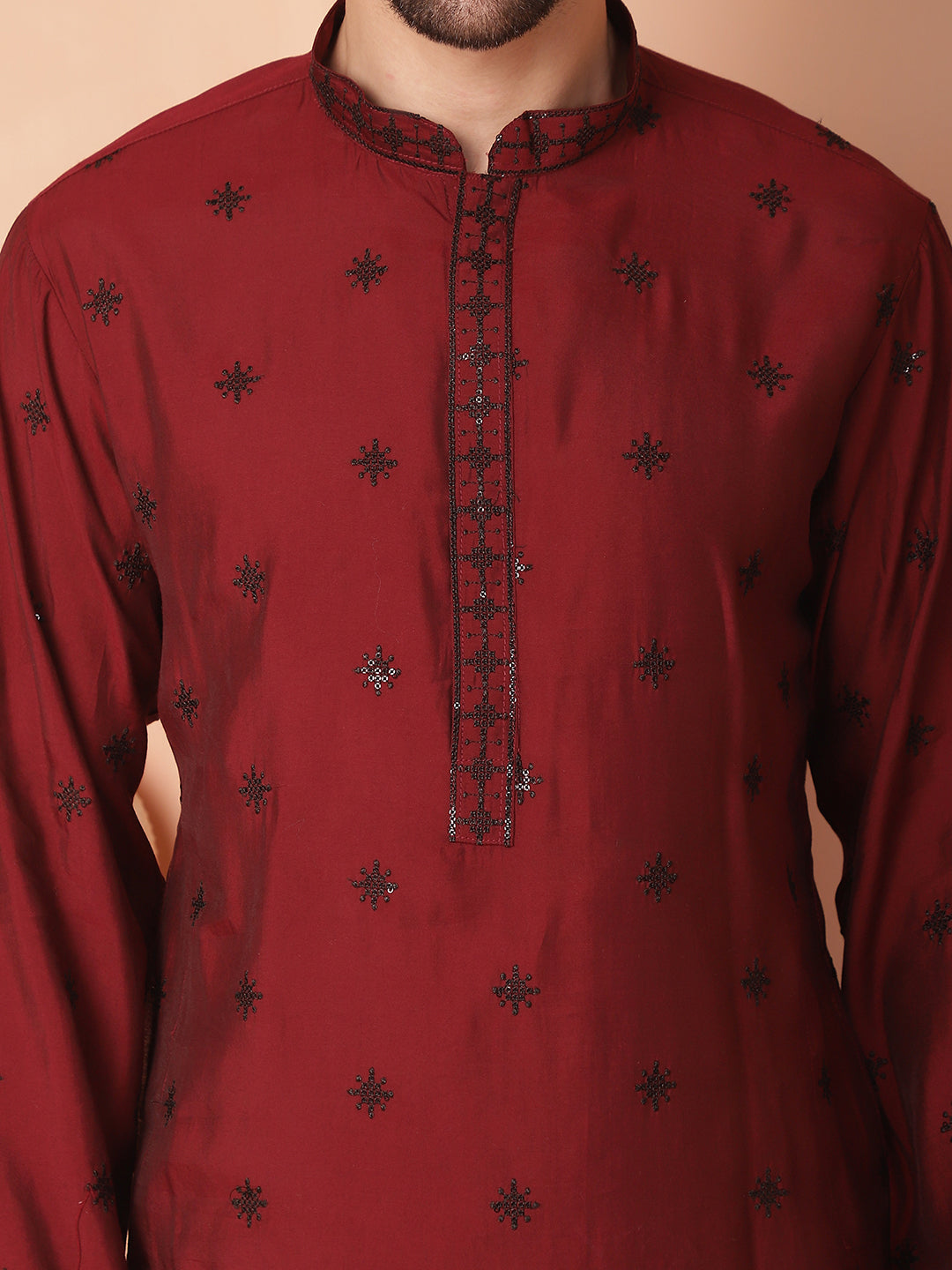 Men's Collar Chikankari Embroidered Kurta With Pyjama - Taantav