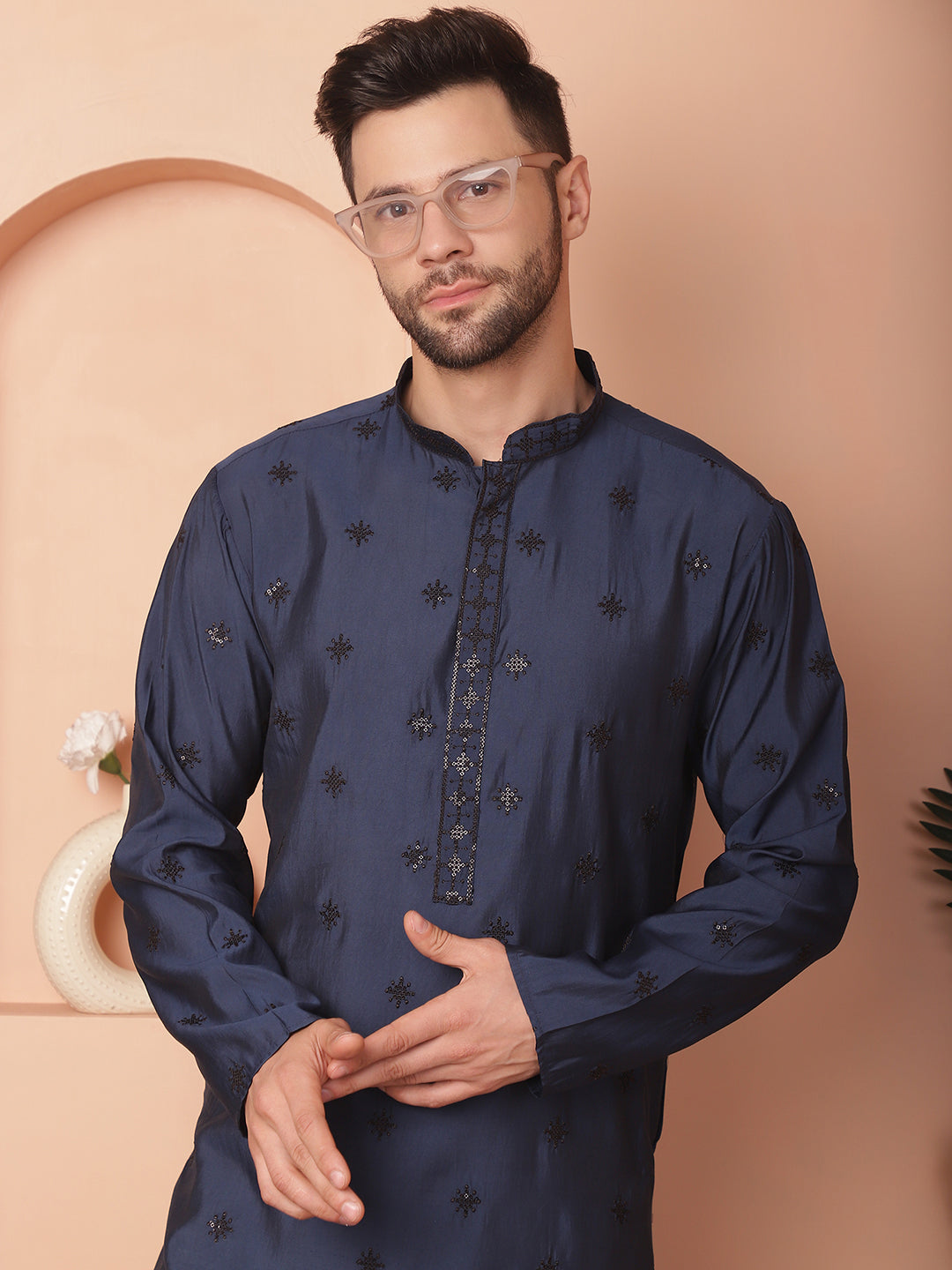 Men's Collar Chikankari Embroidered Kurta With Pyjama - Taantav