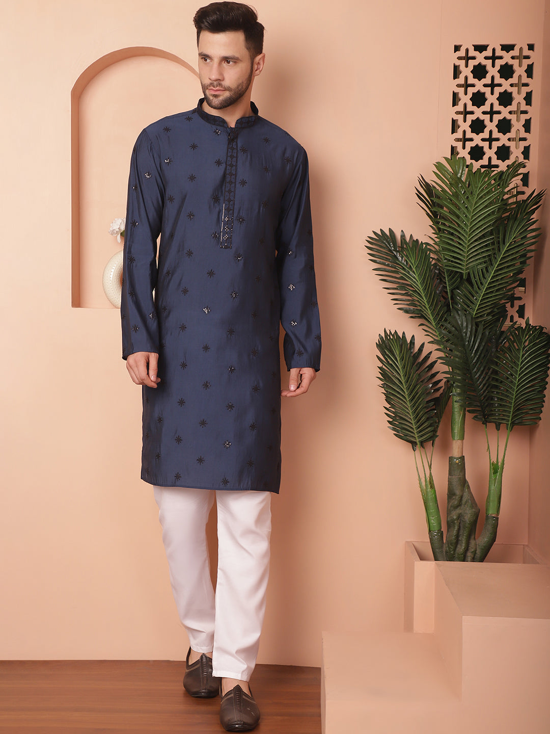 Men's Collar Chikankari Embroidered Kurta With Pyjama - Taantav