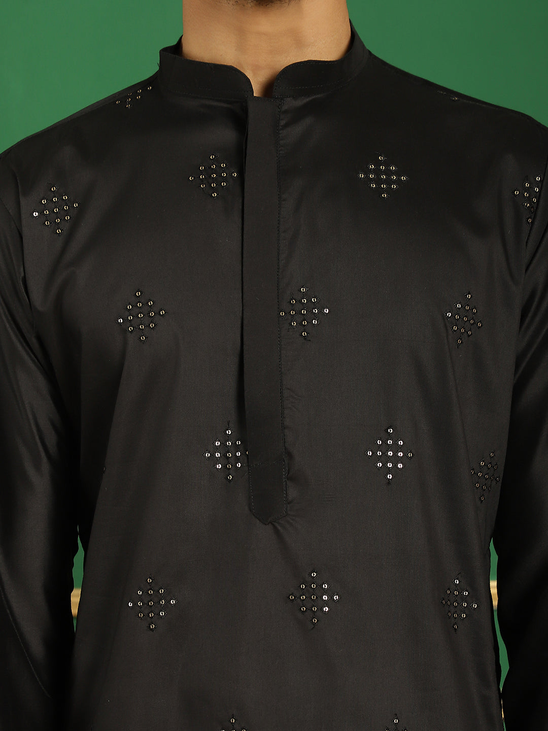 Men's Embroidered Kurta with Pyjama - Taantav