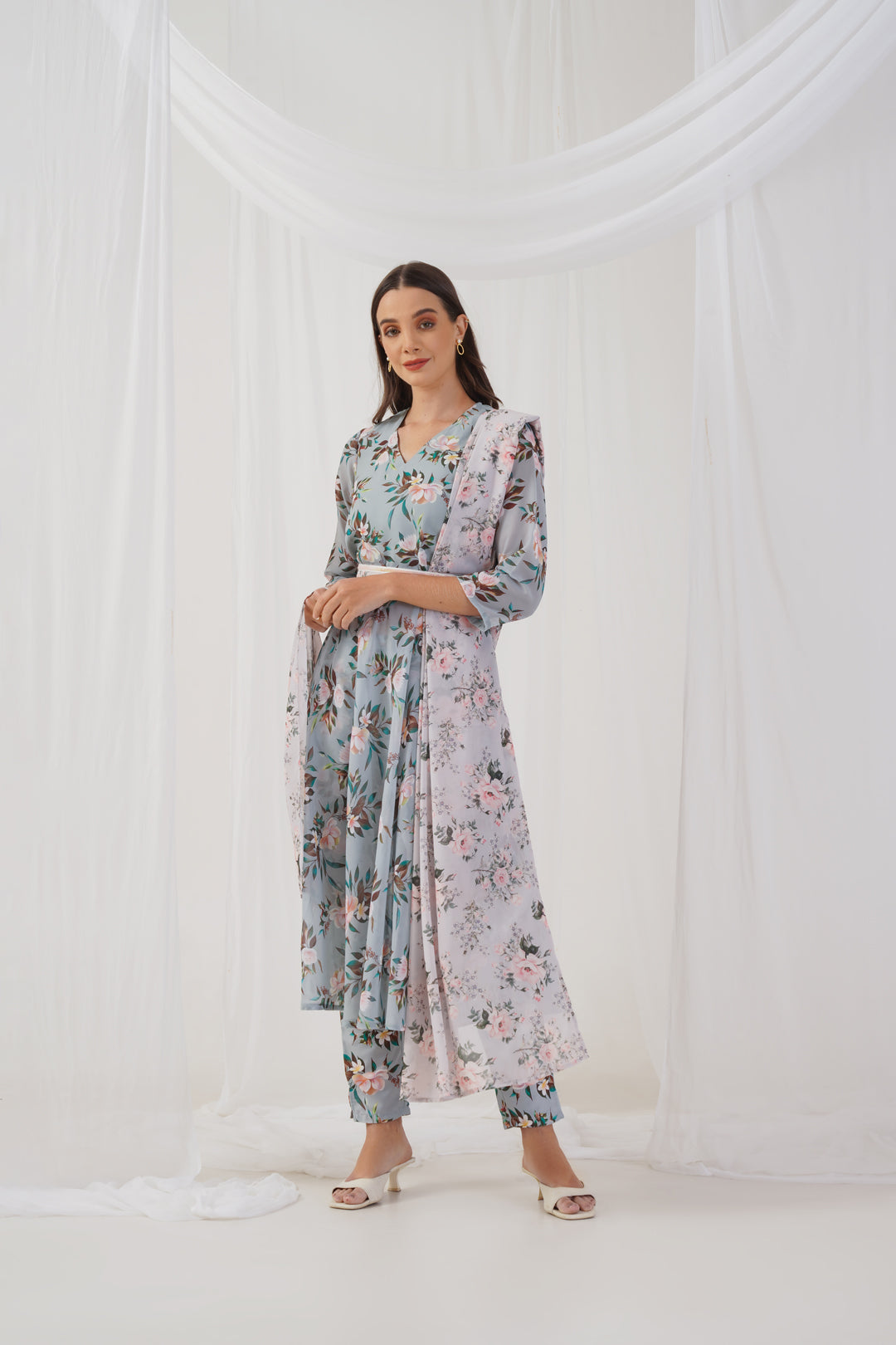 Women's Green Floral Printed Sequinned Kurta with Trousers & Dupatta & Belt