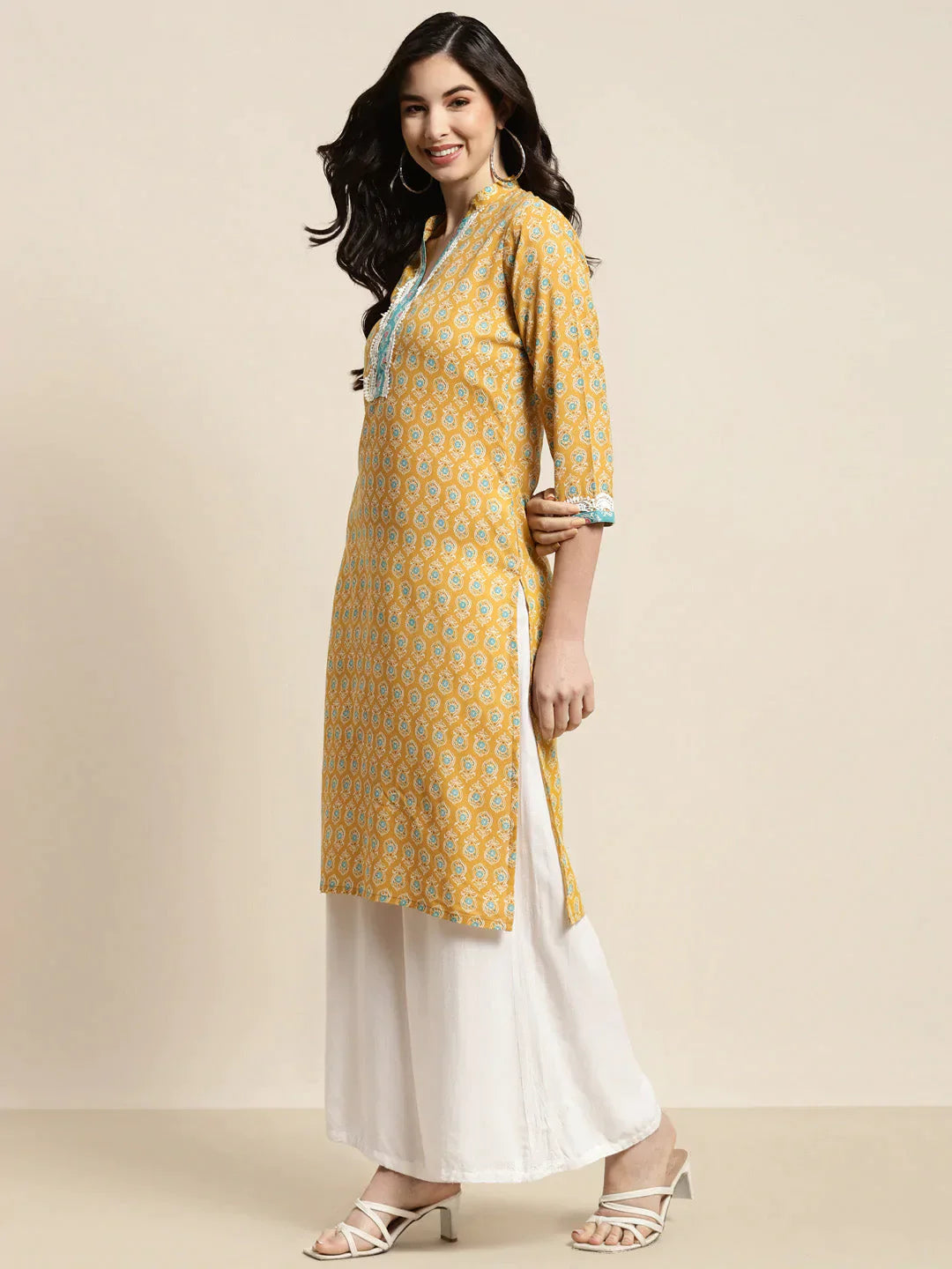 Women's Ethnic Motifs Thread Work Kurta - Taantav