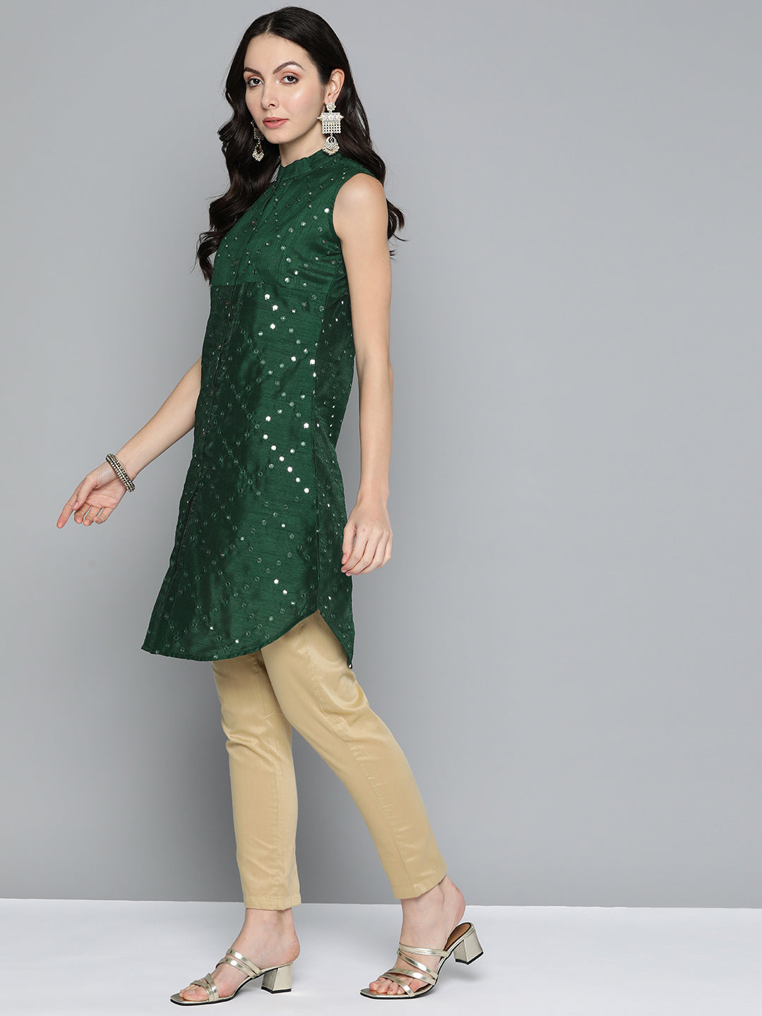 Women's Geometric Embroidered Mirror Work Kurta - Taantav