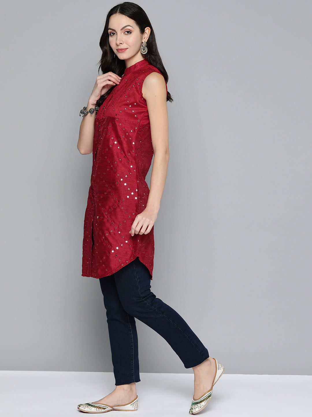 Women's Geometric Embroidered Mirror Work Kurta - Taantav