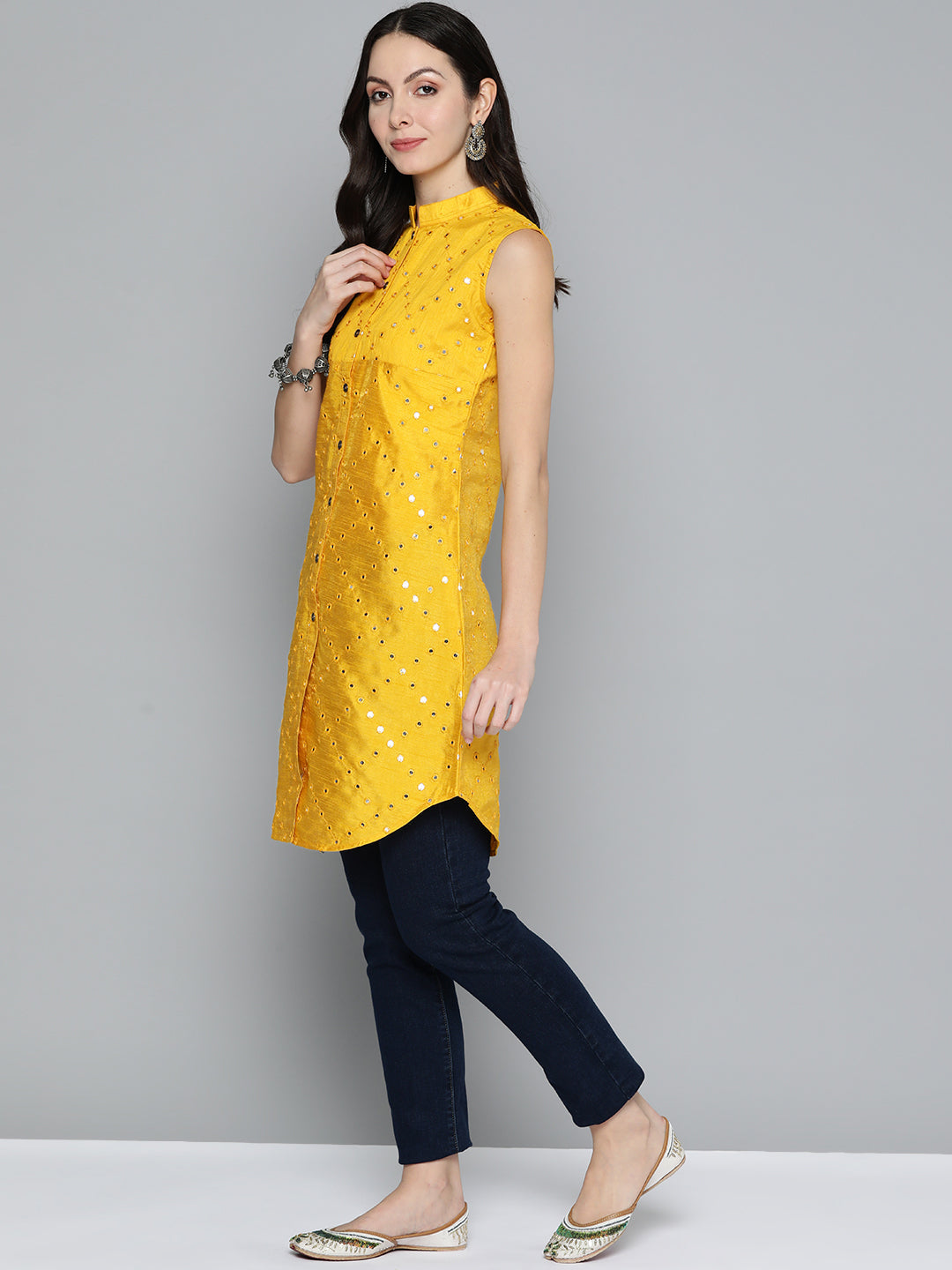 Women's Geometric Embroidered Mirror Work Kurta - Taantav