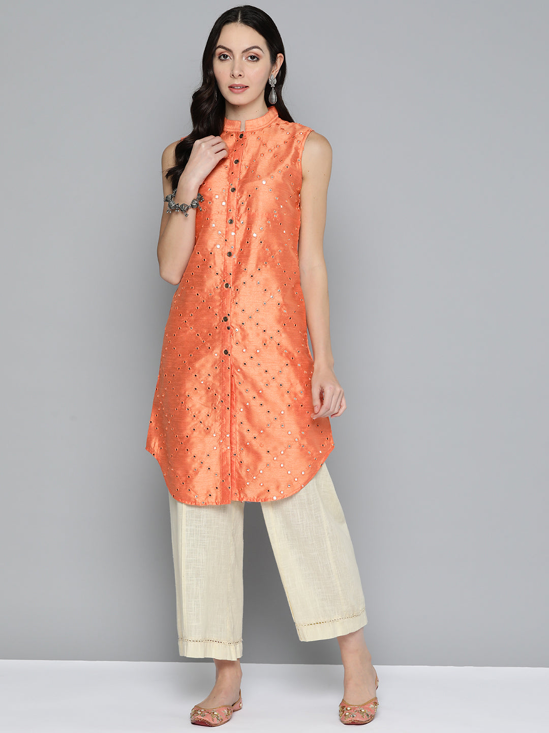 Women's Geometric Embroidered Mirror Work Kurta - Taantav