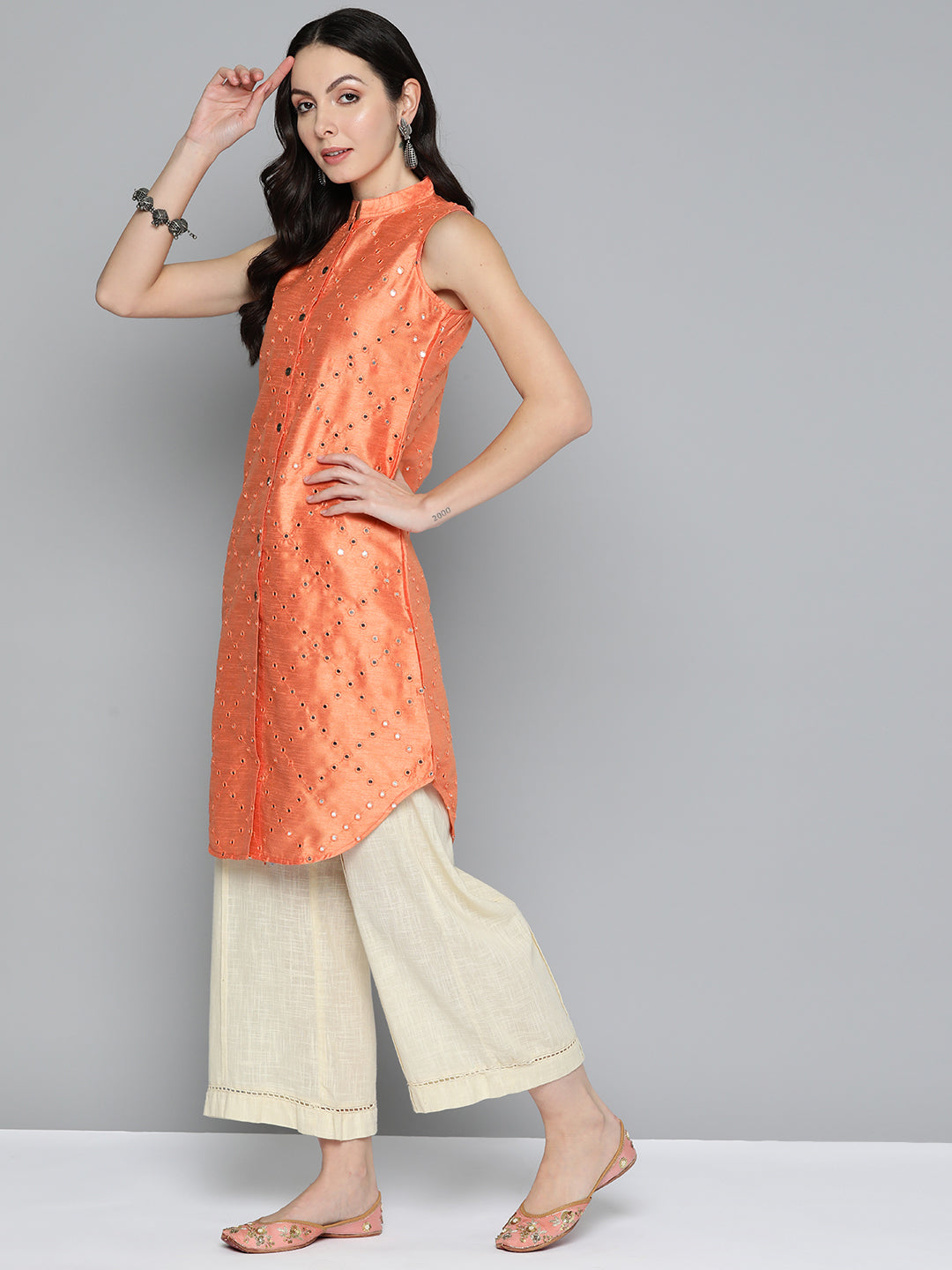 Women's Geometric Embroidered Mirror Work Kurta - Taantav