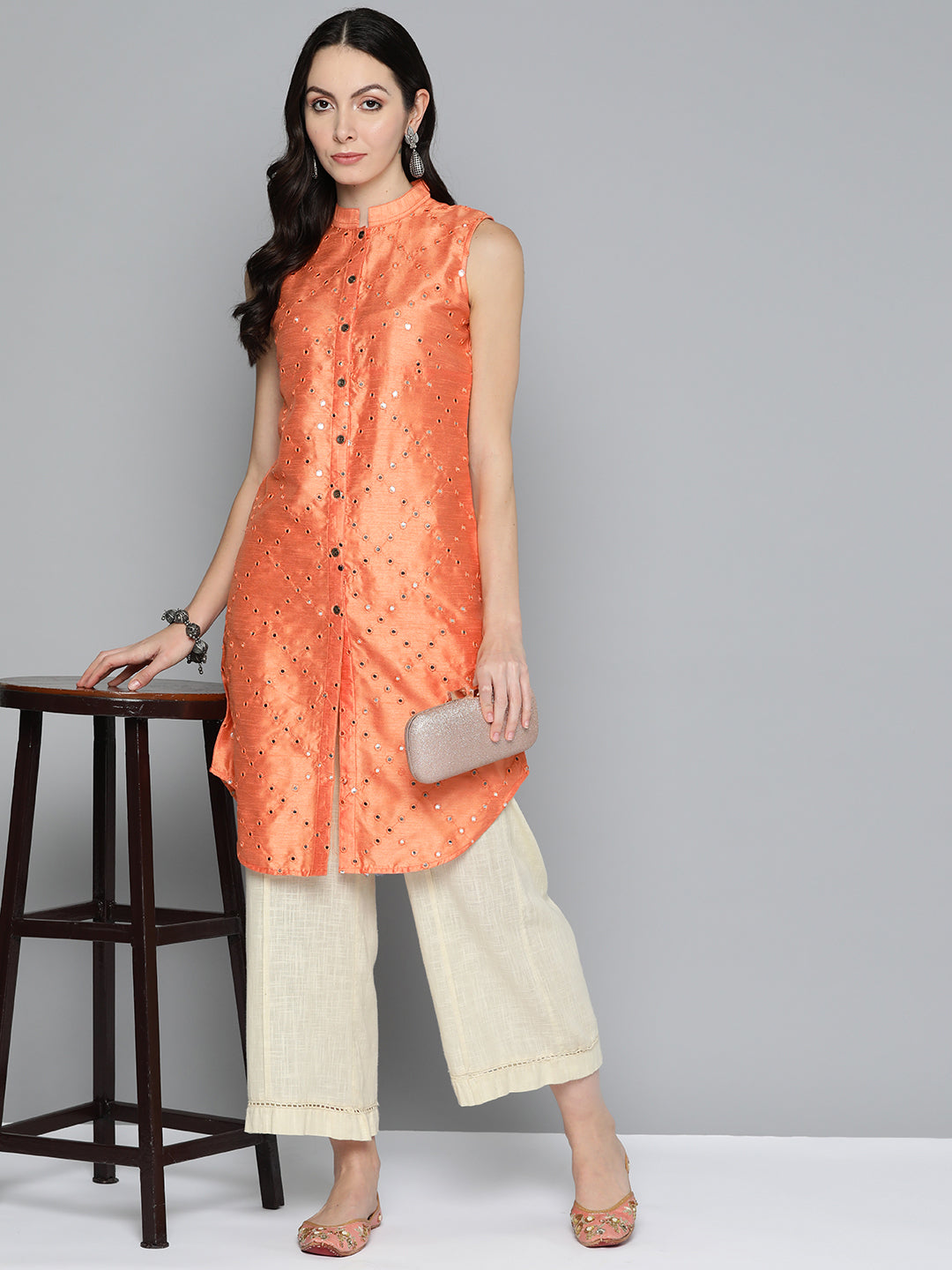 Women's Geometric Embroidered Mirror Work Kurta - Taantav