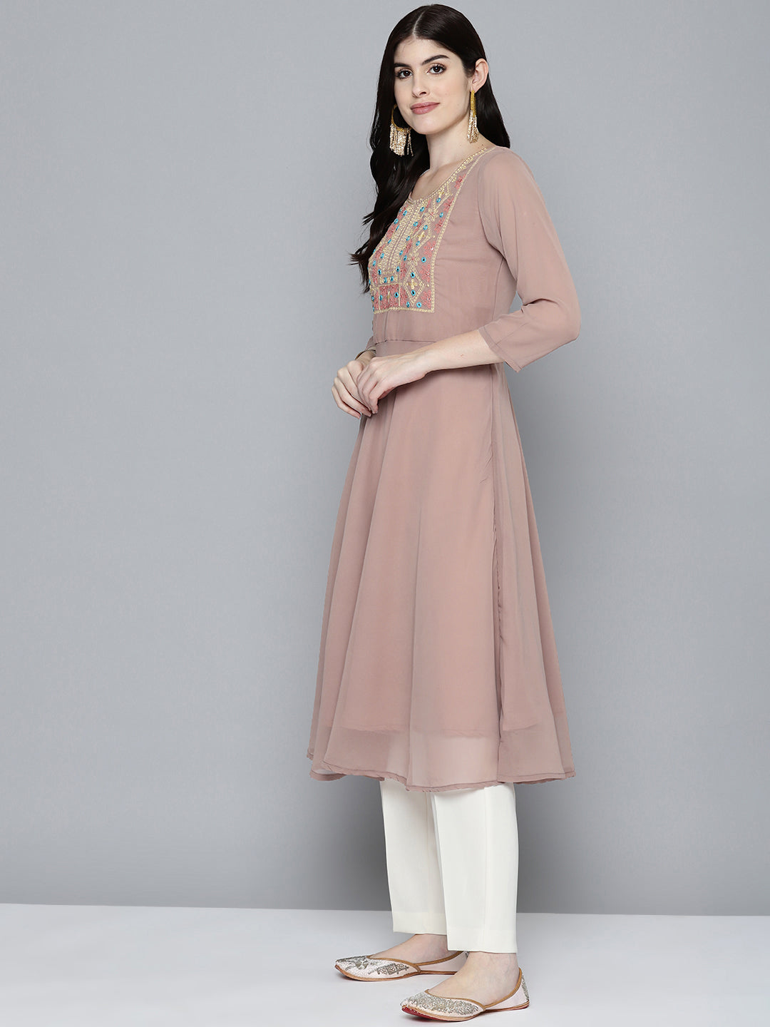 Women's Embroidered yok flared georgette kurta - Taantav