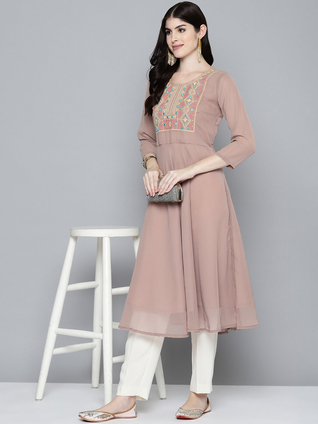 Women's Embroidered yok flared georgette kurta - Taantav