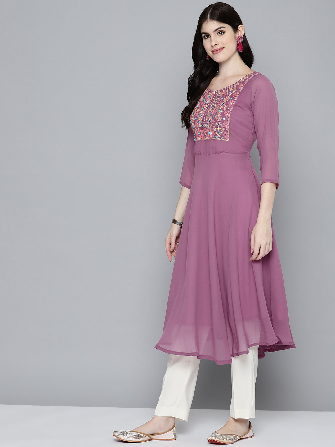 Women's Embroidered yok flared georgette kurta - Taantav