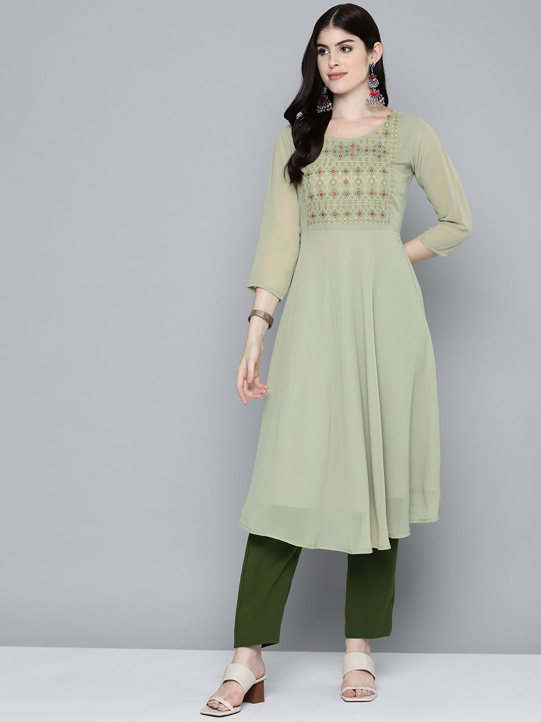 Women's Embroidered yok flared georgette kurta - Taantav