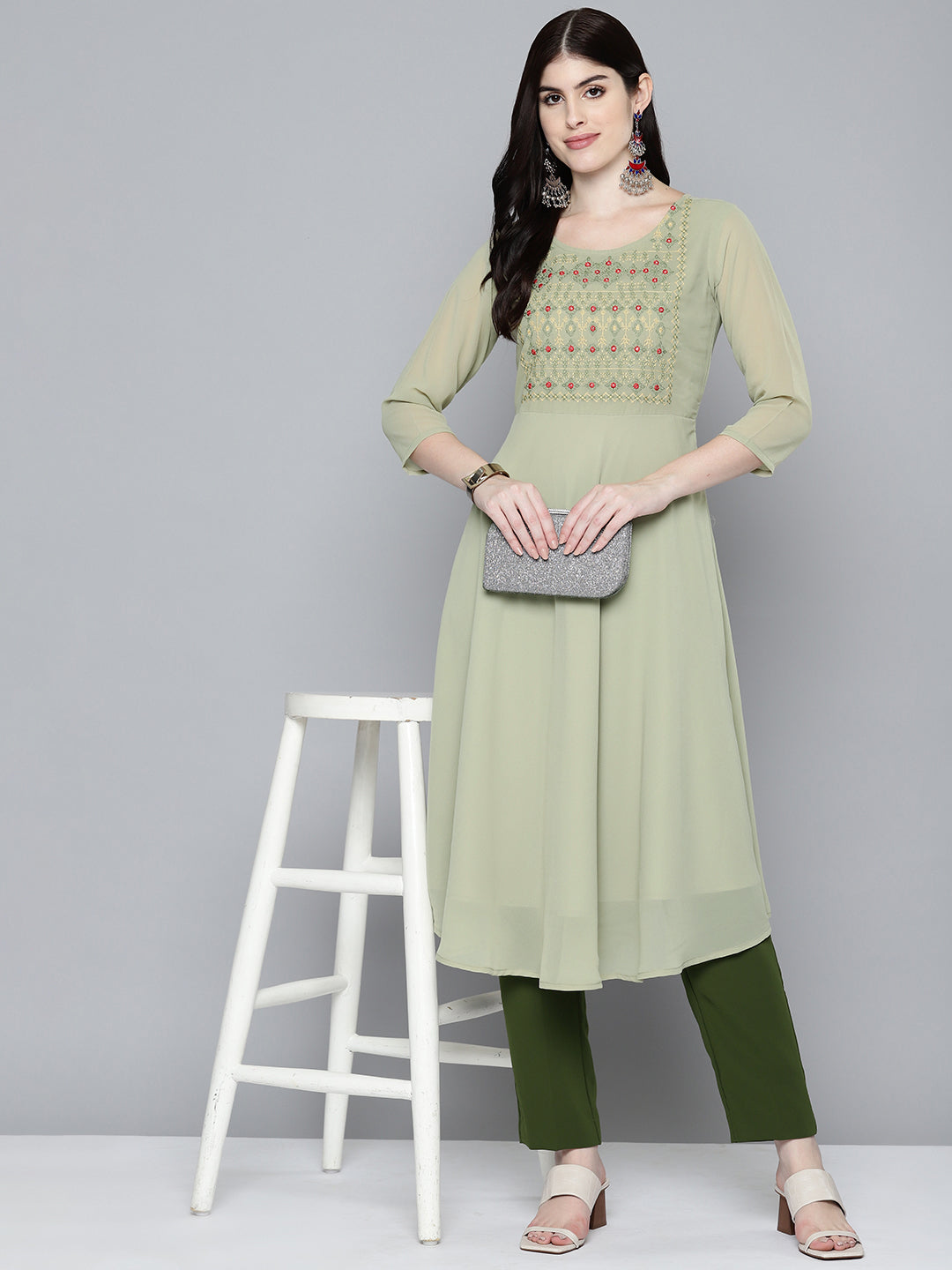 Women's Embroidered yok flared georgette kurta - Taantav