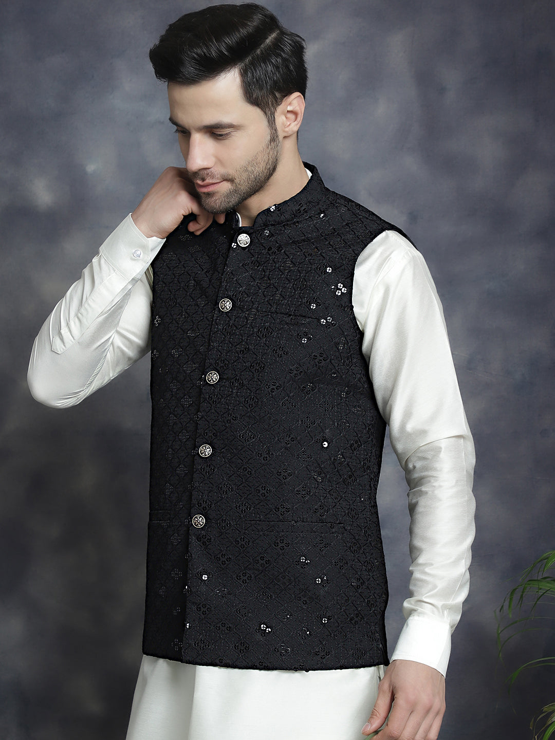 Men's embroidered and sequins Nehru Jacket - Taantav