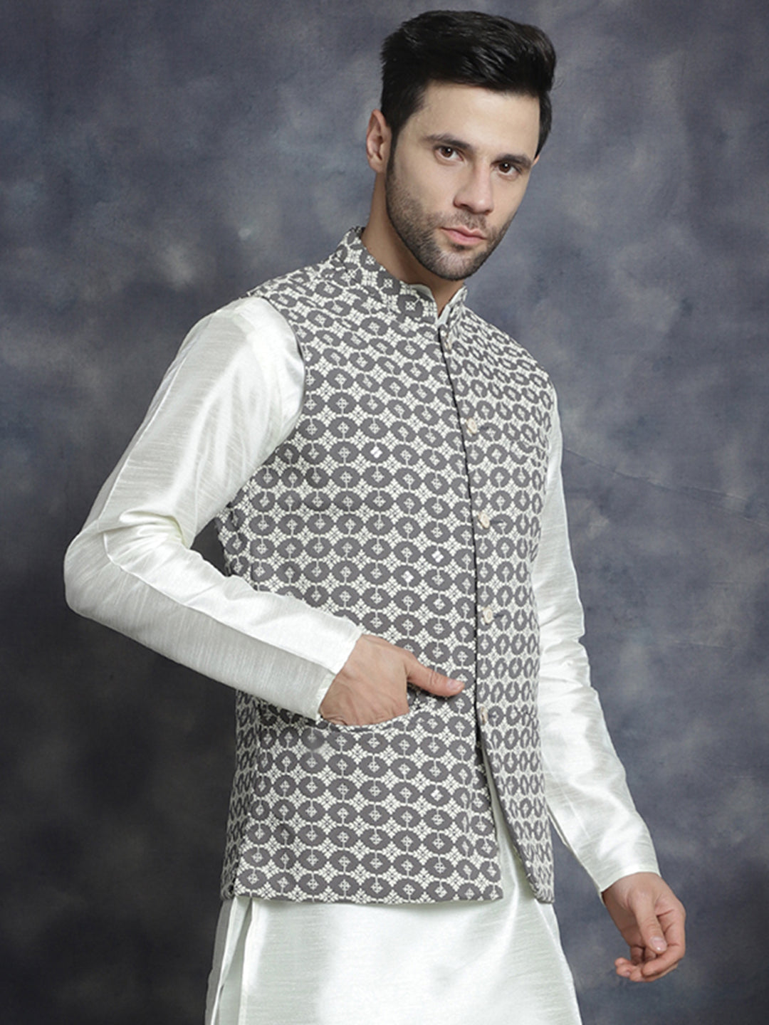 Men's embroidered and sequins Nehru Jacket - Taantav