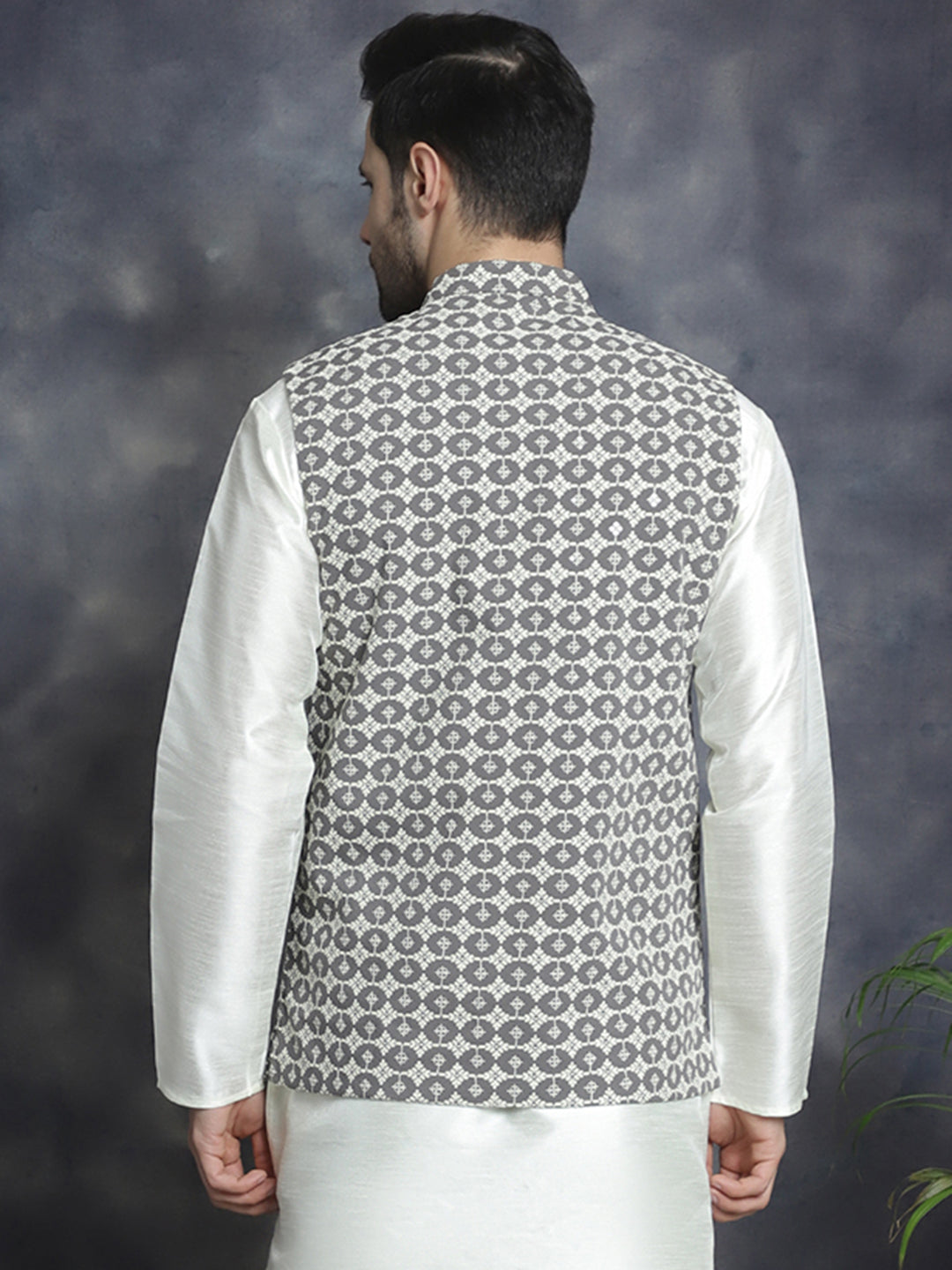 Men's embroidered and sequins Nehru Jacket - Taantav