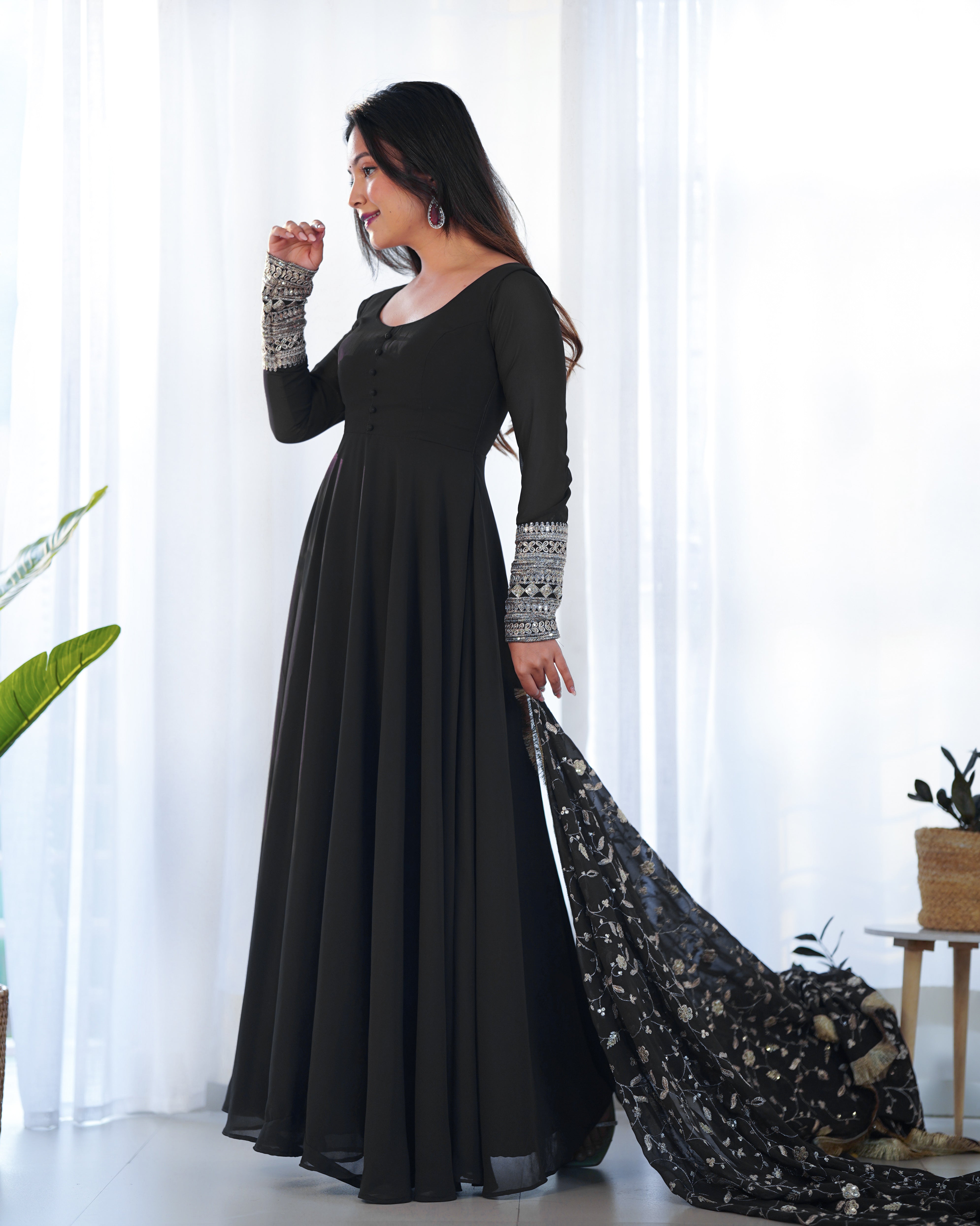 Women's Black Georgette Plain Anarkali Set Black / L