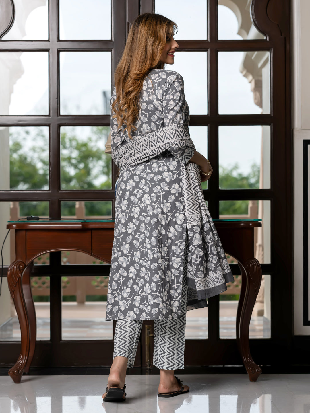 Color_Grey
