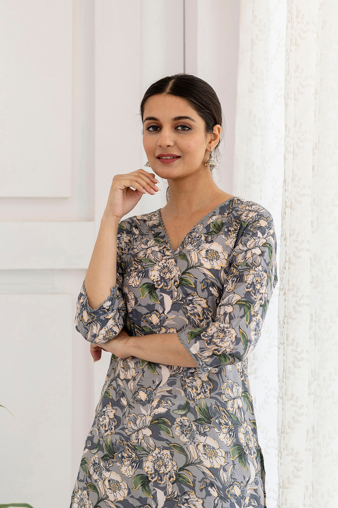 Women's Grey Printed Straight V-Neck Kurta - Taantav