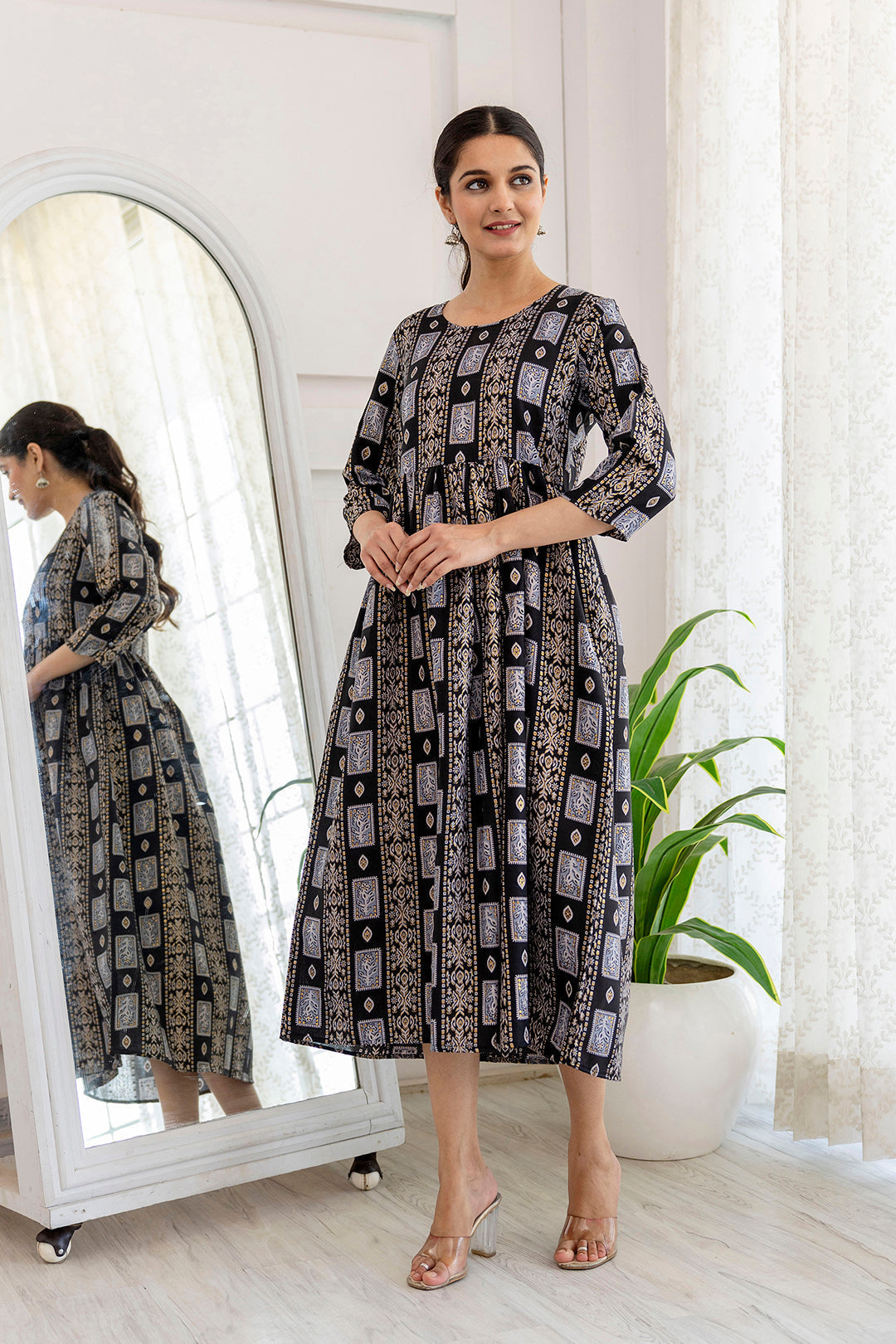 Women's Black Ethnic Printed Flared Dress - Taantav