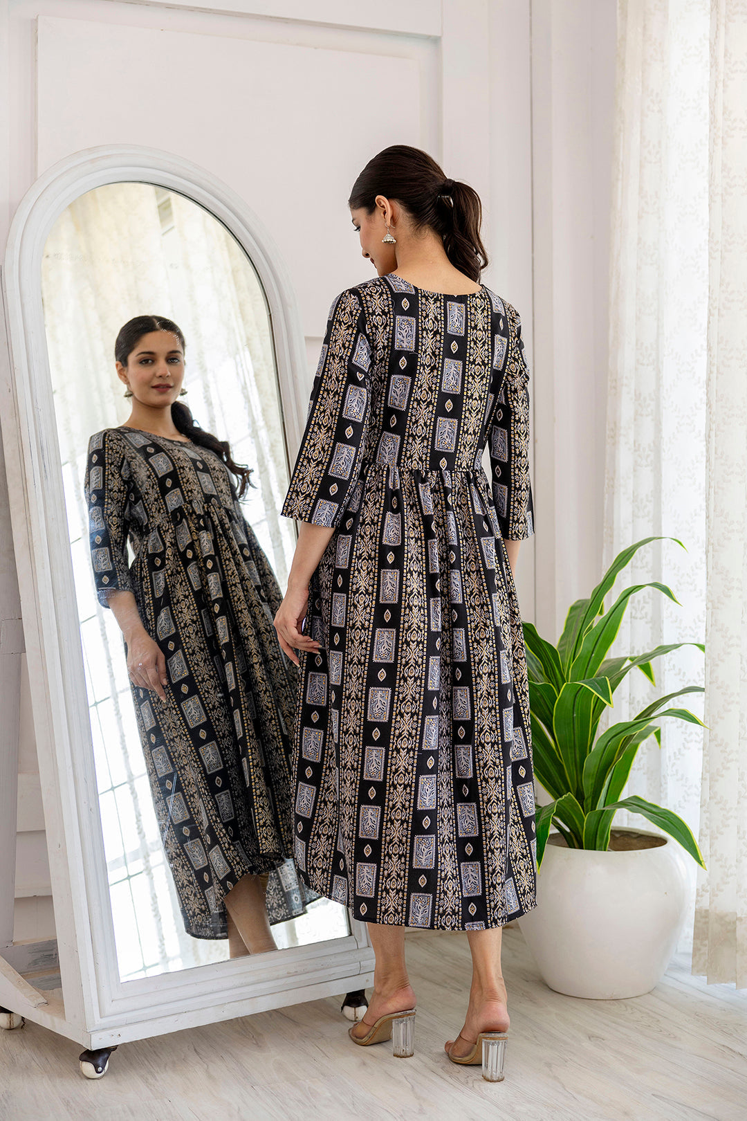 Women's Black Ethnic Printed Flared Dress - Taantav