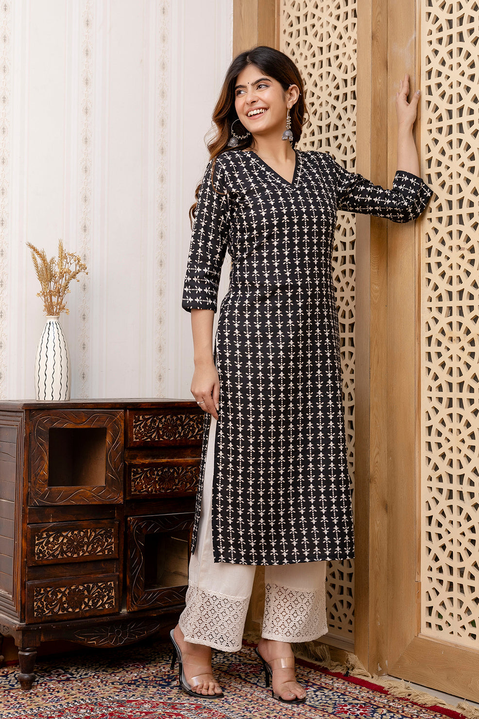 Women's Black Printed Straight Kurta with Three Quarter Sleeves - Taantav