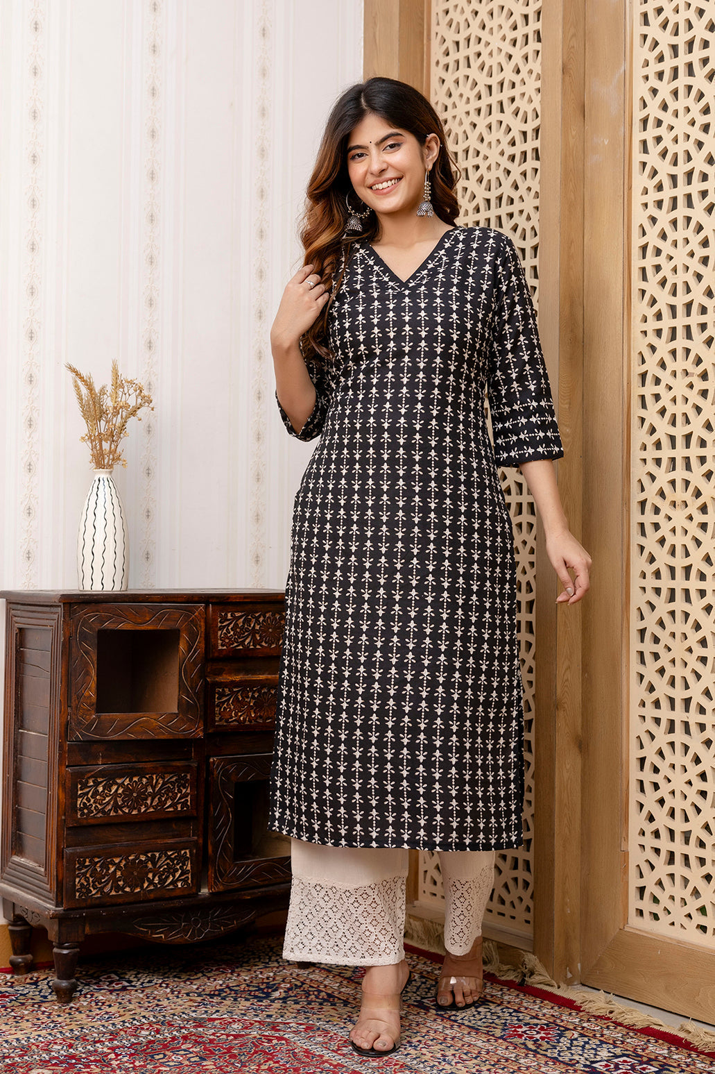 Women's Black Printed Straight Kurta with Three Quarter Sleeves - Taantav