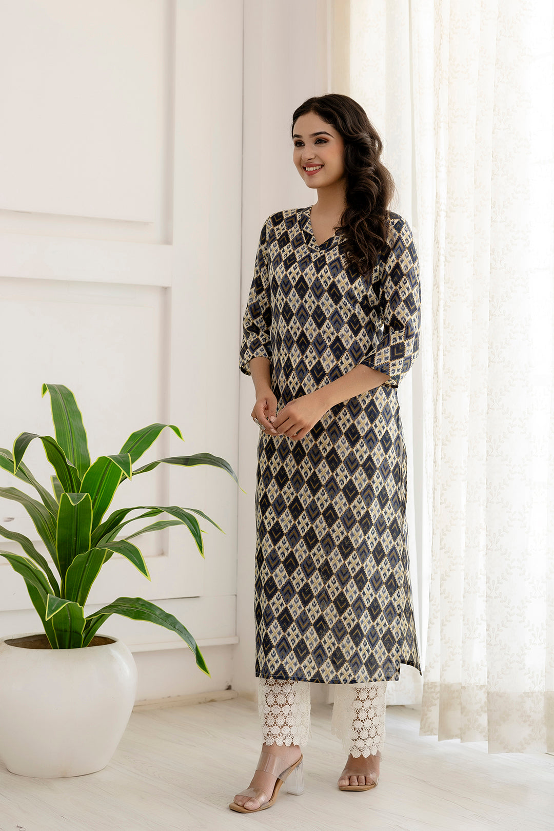 Women's Grey Printed Straight Kurta with Three Quarter Sleeves - Taantav