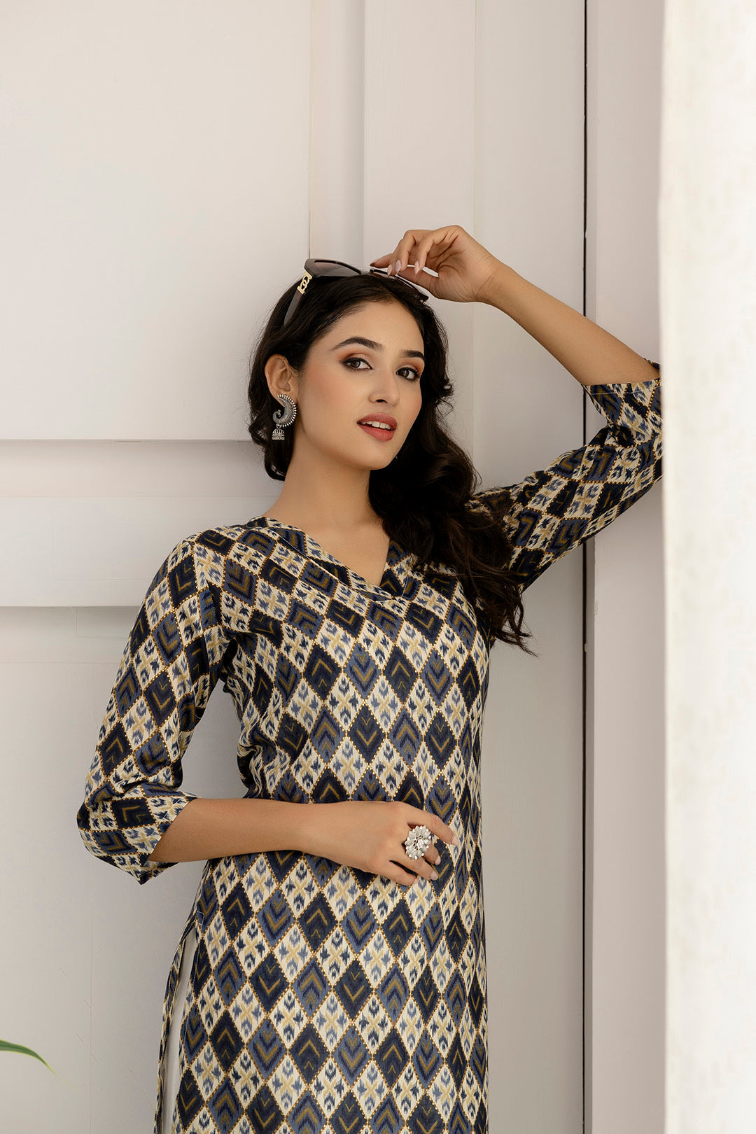 Women's Grey Printed Straight Kurta with Three Quarter Sleeves - Taantav