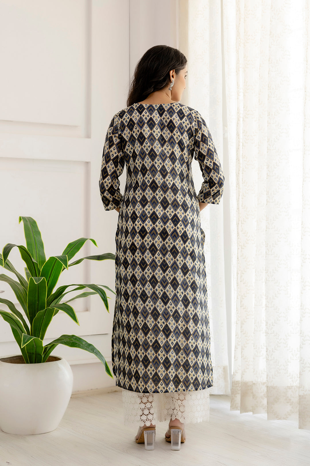 Women's Grey Printed Straight Kurta with Three Quarter Sleeves - Taantav